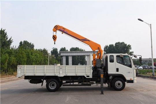 點擊查看詳細信息<br>標(biāo)題：5噸凱馬隨車吊3節(jié)臂 閱讀次數(shù)：2914