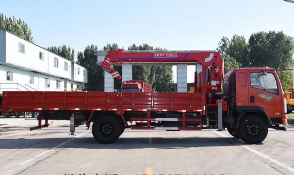 點擊查看詳細信息<br>標(biāo)題：6.3噸東風(fēng)160馬力隨車吊 閱讀次數(shù)：2054